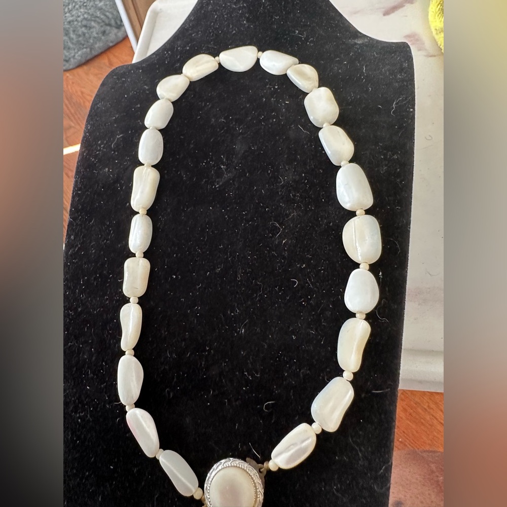 Mother of Pearl Pebble Bead Necklace - Picture 3 of 6